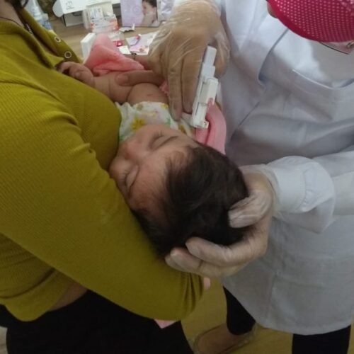 brincos de ouro para bebê delicados e seguros